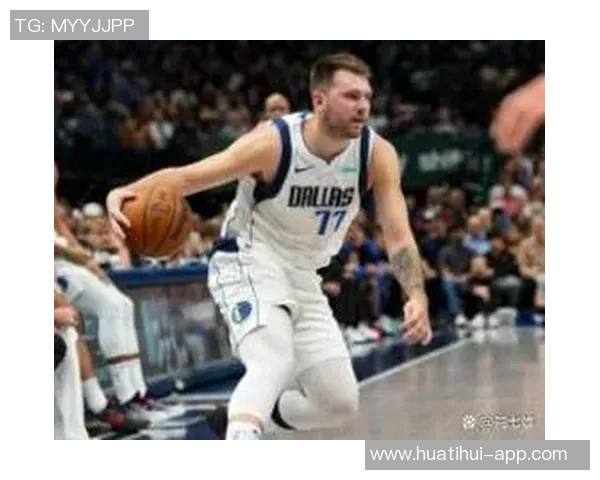 东契奇训练时单脚投三分球10米远险些命中引发里夫斯惊叹 东契奇训练时单脚投三分球10米远险些命中引发里夫斯惊叹