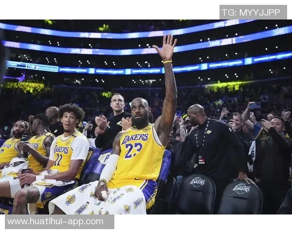 詹姆斯祝贺蒂耶罗生涯首分称这是众多扣篮中的第一记 詹姆斯祝贺蒂耶罗生涯首分称这是众多扣篮中的第一记