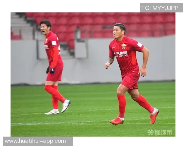 李新翔精彩穿裆过人后推射远角破门助海港4-2领先海牛 李新翔精彩穿裆过人后推射远角破门助海港4-2领先海牛